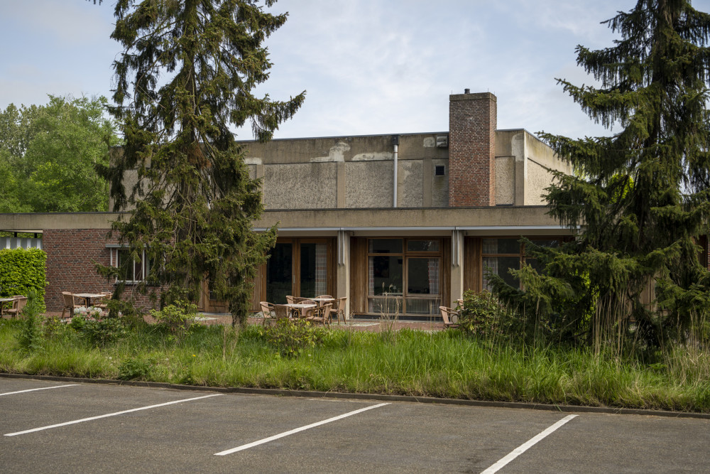 Selwerderhof met oude en nieuwe aula